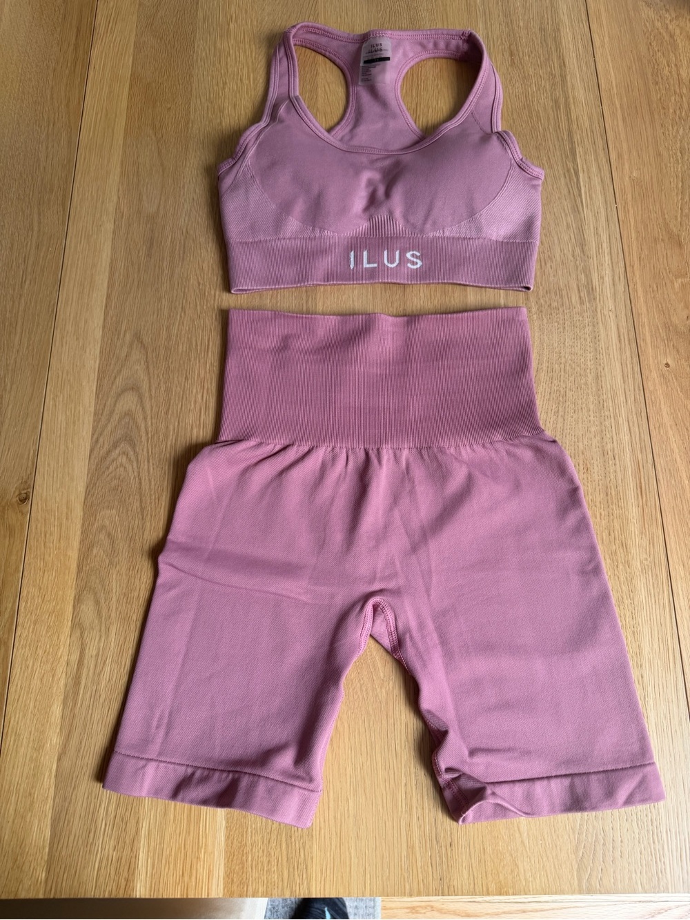 ILUS women’s workout set. High-Waist Bike Shorts & sport bra SET